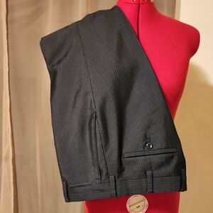 Louis Raphael Gray Dress Pants with Tailored Style and Premium Fabric